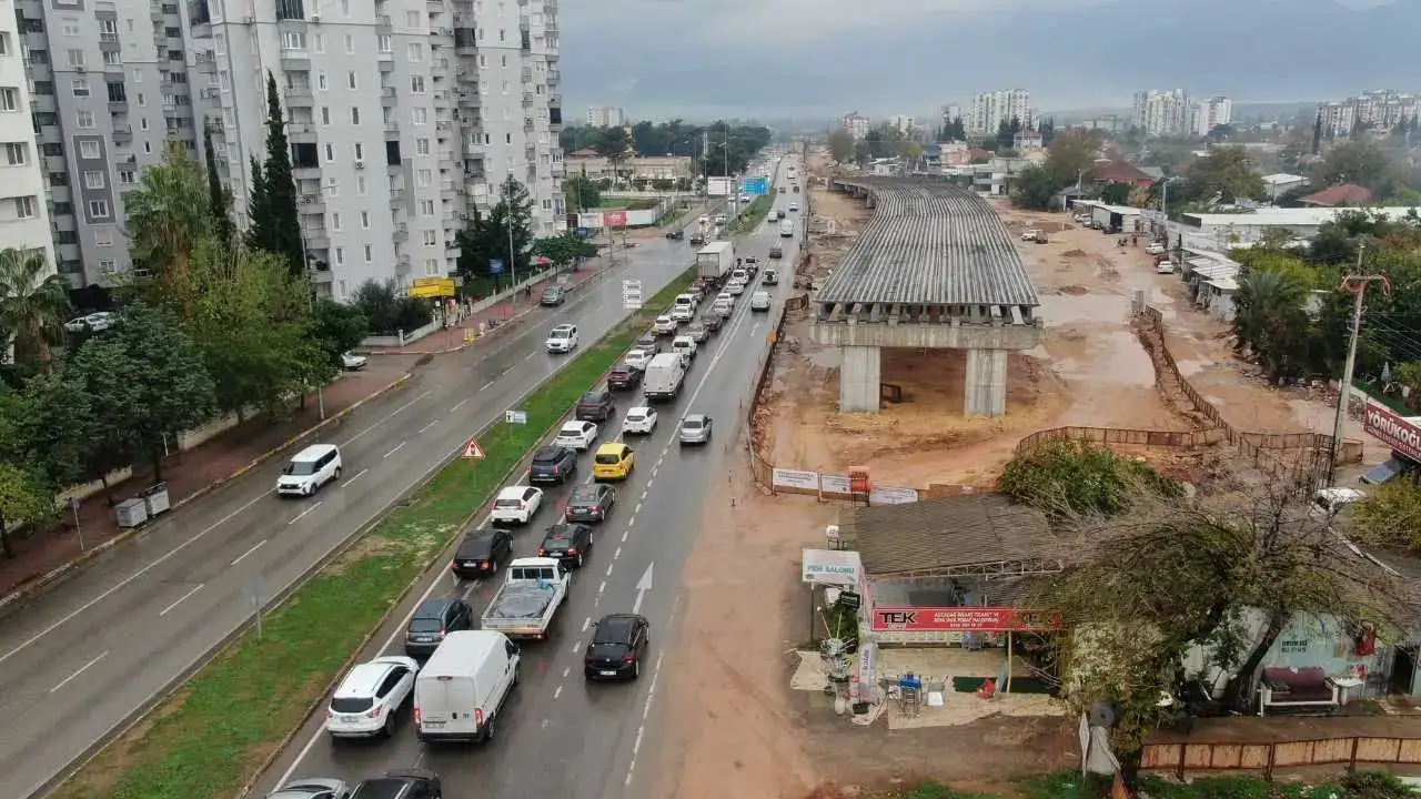 Antalya Trafiğini Rahatlatacak Kavşak Projesine Pideci Engeli! 1